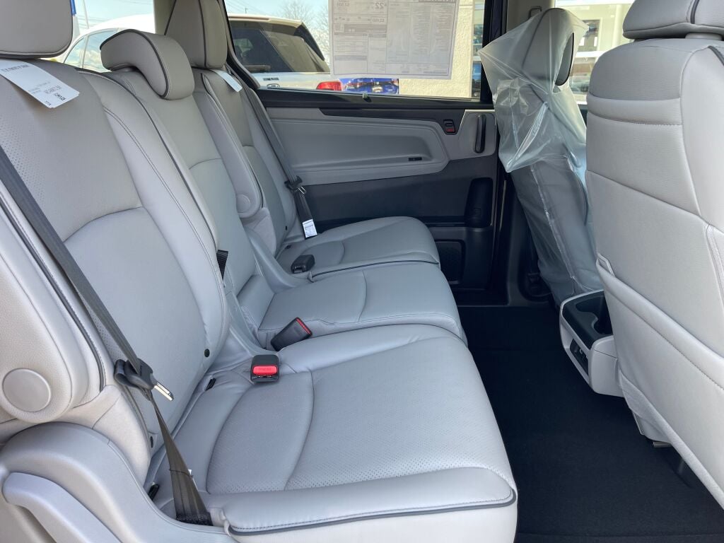 2024 Honda Odyssey EX - Photo 19