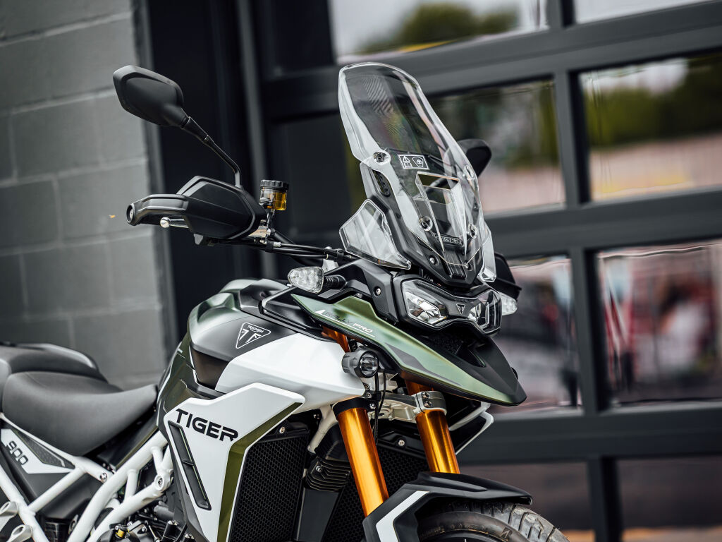 2024 Triumph Tiger 900 Rally Pro Matt Khaki Green / Matt Phantom Black
