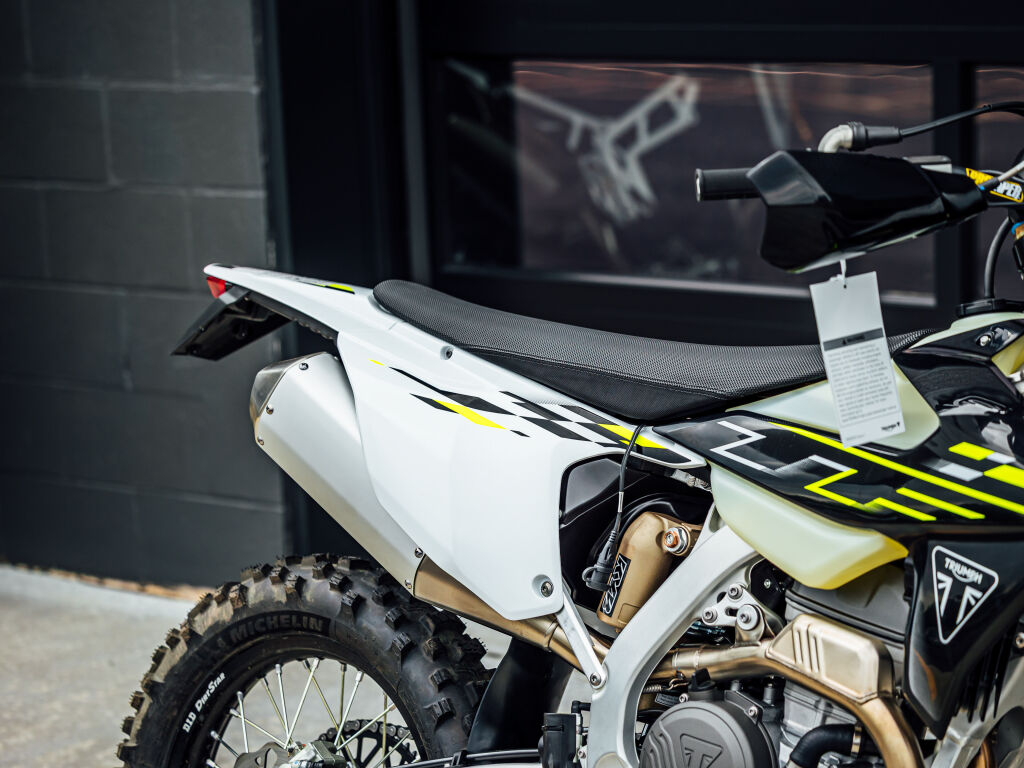 2026 Triumph TF 250-E Jet Black/Pure White