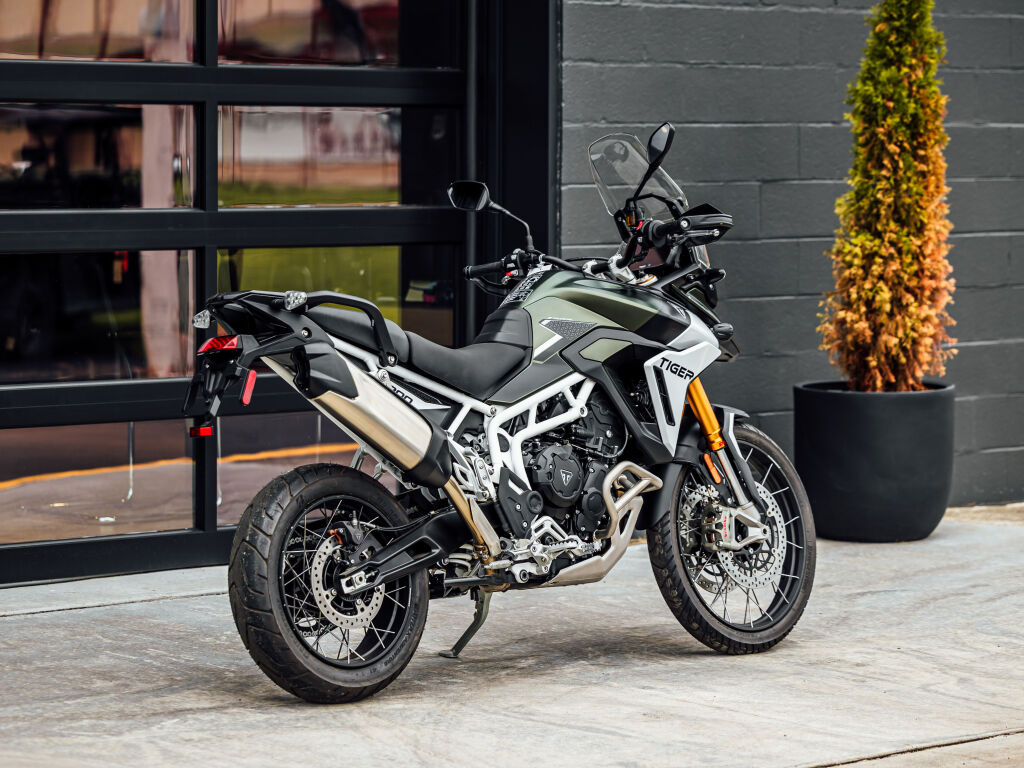 2024 Triumph Tiger 900 Rally Pro Matt Khaki Green / Matt Phantom Black