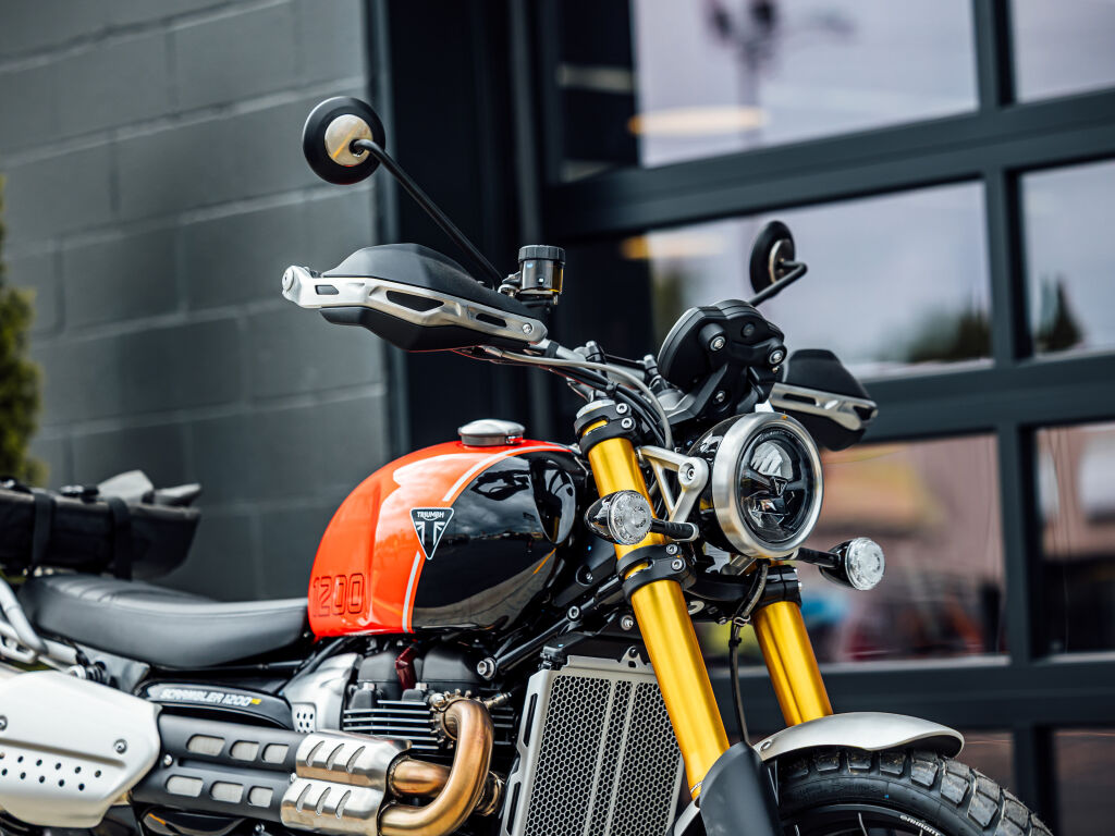 2024 Triumph Scrambler 1200 XE Baja Orange / Phantom Black