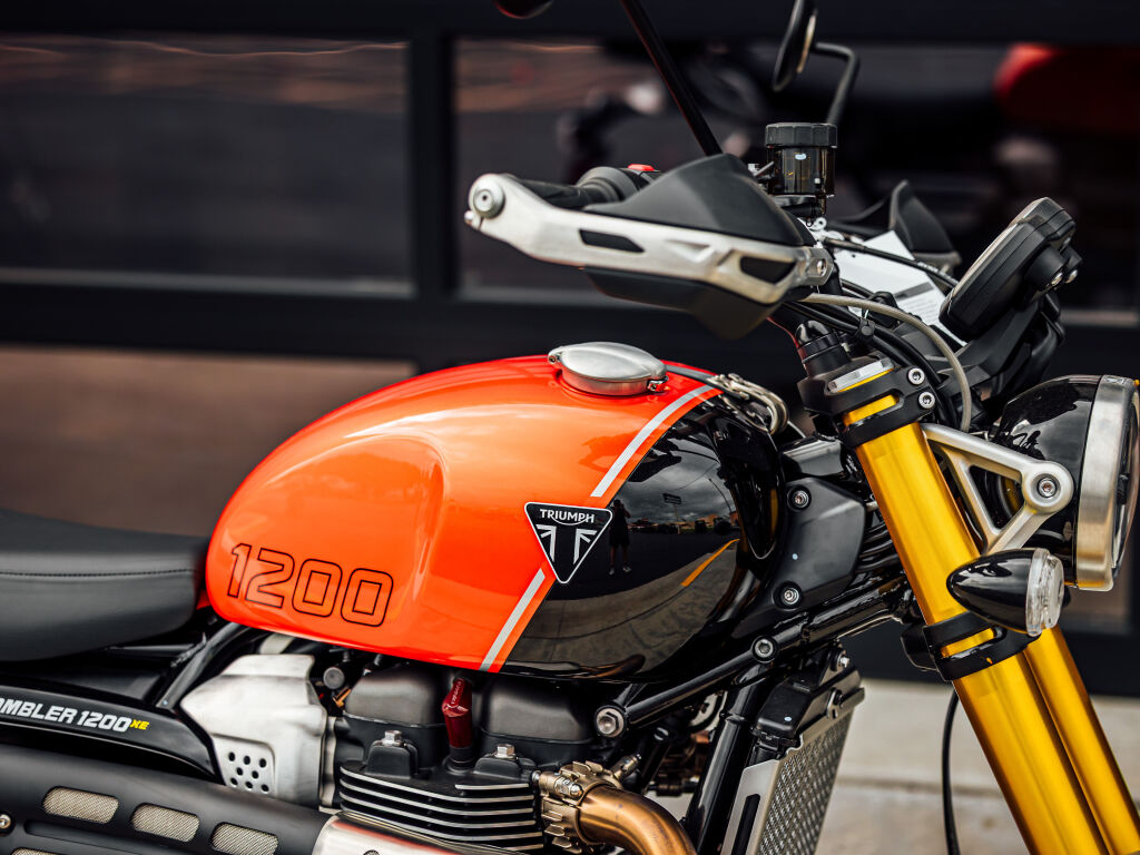 2024 Triumph Scrambler 1200 XE Baja Orange / Phantom Black