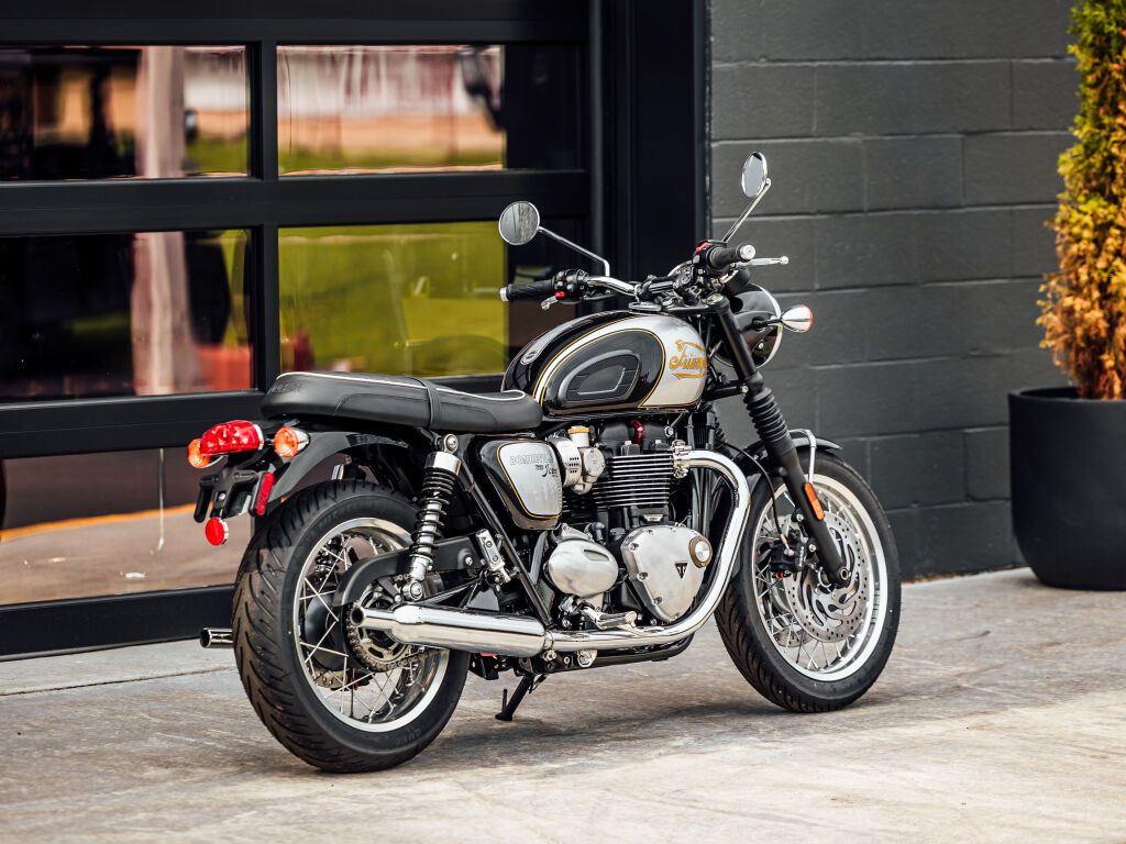 2025 Triumph Bonneville T120 Sapphire Black/Aluminium Silver (Euro 5A)