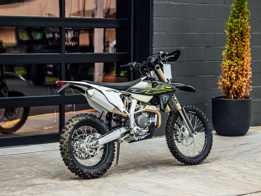 2026 Triumph TF 250-E Jet Black/Pure White