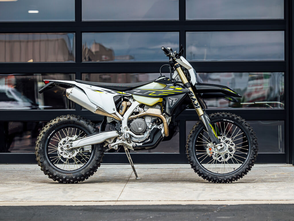 2026 Triumph TF 250-E Jet Black/Pure White