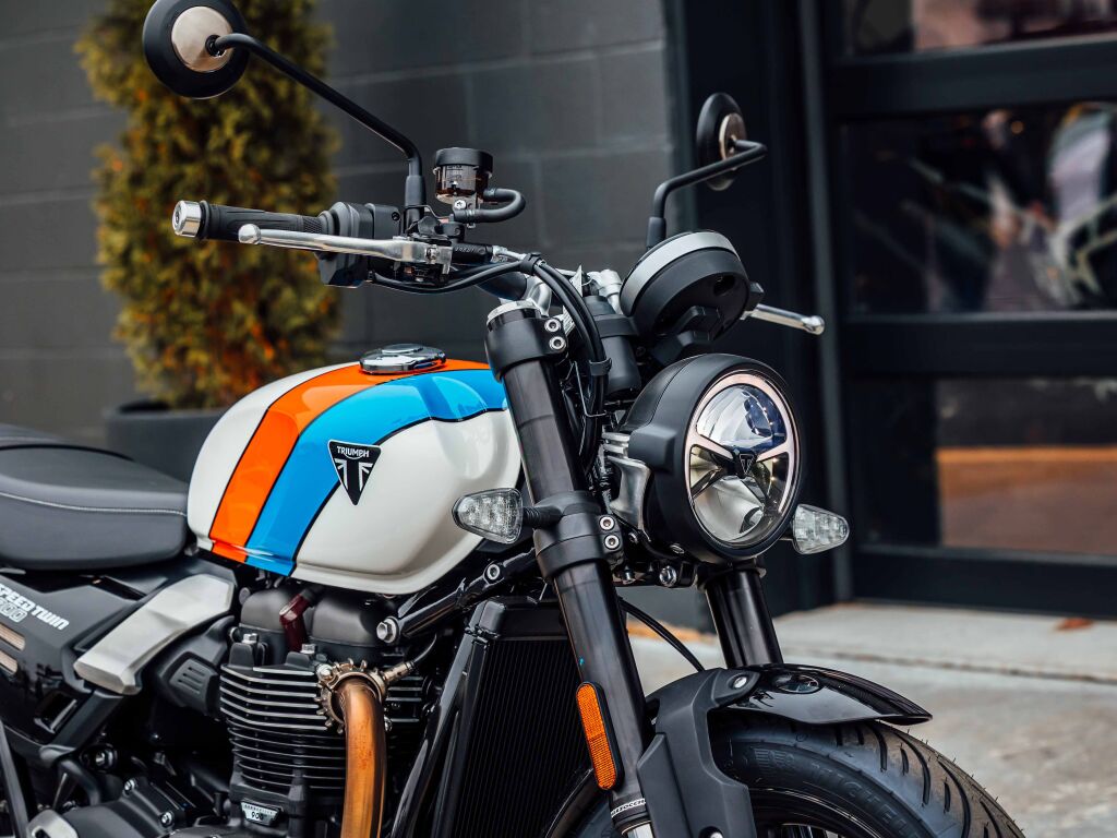 2026 Triumph Speed Twin 900 Pure White/Maui Blue/Tangerine Orange Base