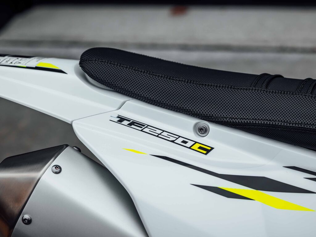2026 Triumph TF 250-C Jet black/ Pure white