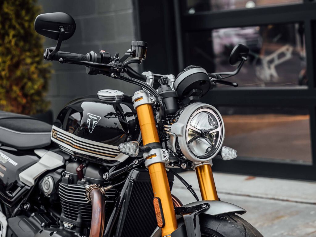 2026 Triumph Speed Twin 1200 Crystal White/Sapphire Black