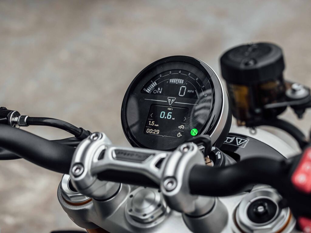 2026 Triumph Speed Twin 1200 Crystal White/Sapphire Black