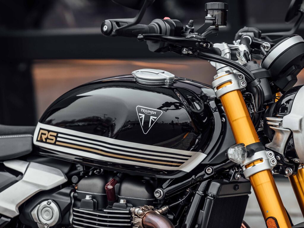 2026 Triumph Speed Twin 1200 Crystal White/Sapphire Black