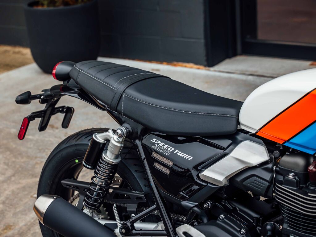 2026 Triumph Speed Twin 900 Pure White/Maui Blue/Tangerine Orange Base