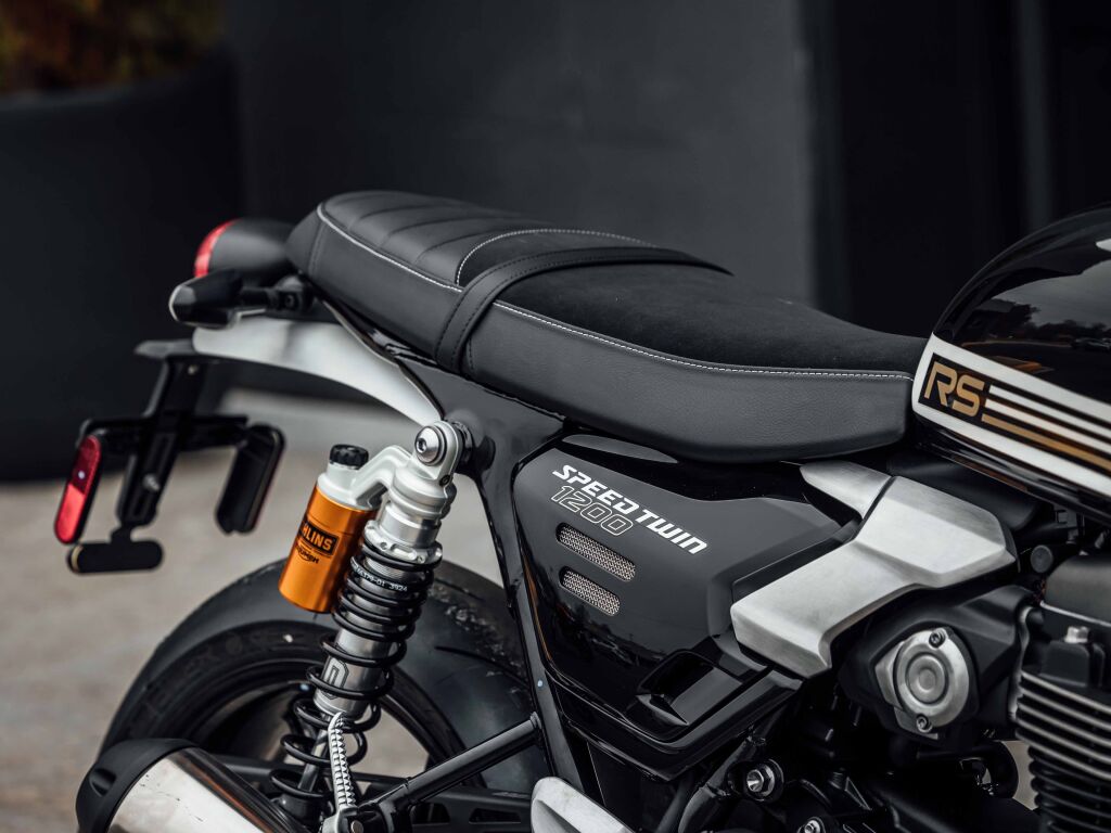 2026 Triumph Speed Twin 1200 Crystal White/Sapphire Black