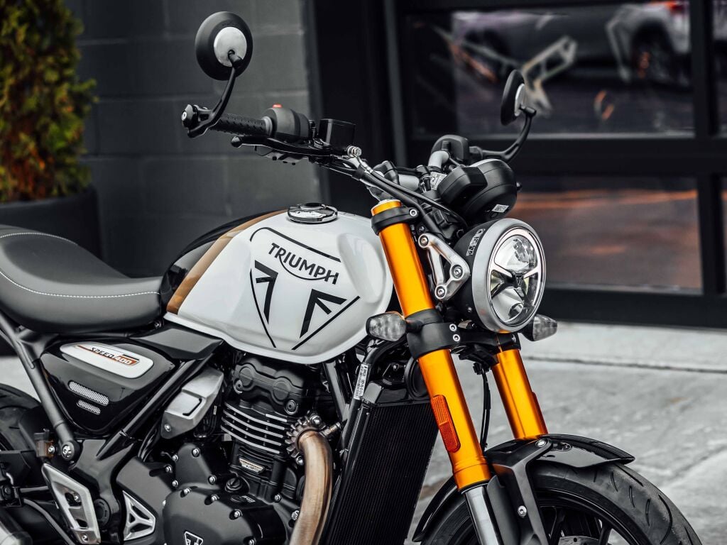 2026 Triumph Speed 400 Lava Red Gloss/Storm Grey Base