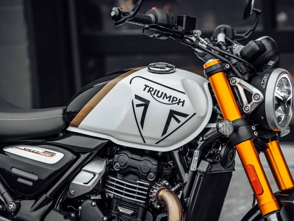 2026 Triumph Speed 400 Lava Red Gloss/Storm Grey Base