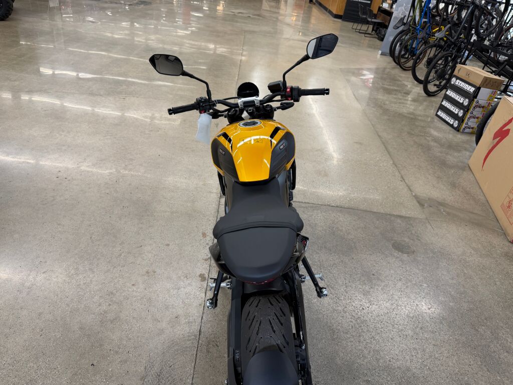 2026 Triumph Trident 660 Cosmic yellow
