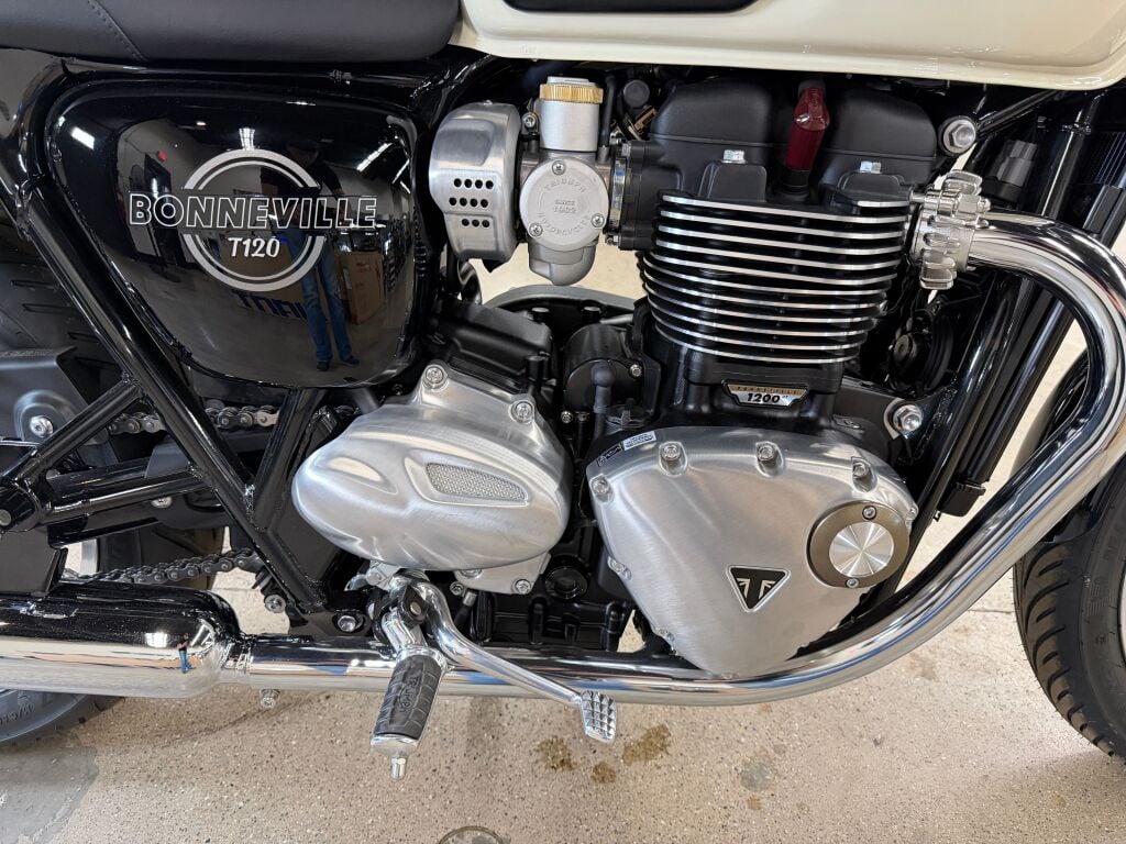 2026 Triumph Bonneville T120 Base
