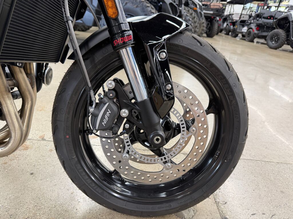 2026 Triumph Trident 660 Cosmic yellow