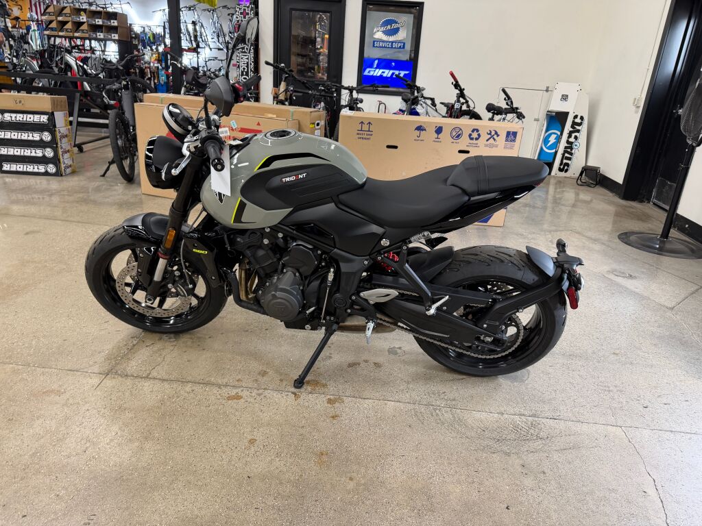 2026 Triumph Trident 660 Stone grey