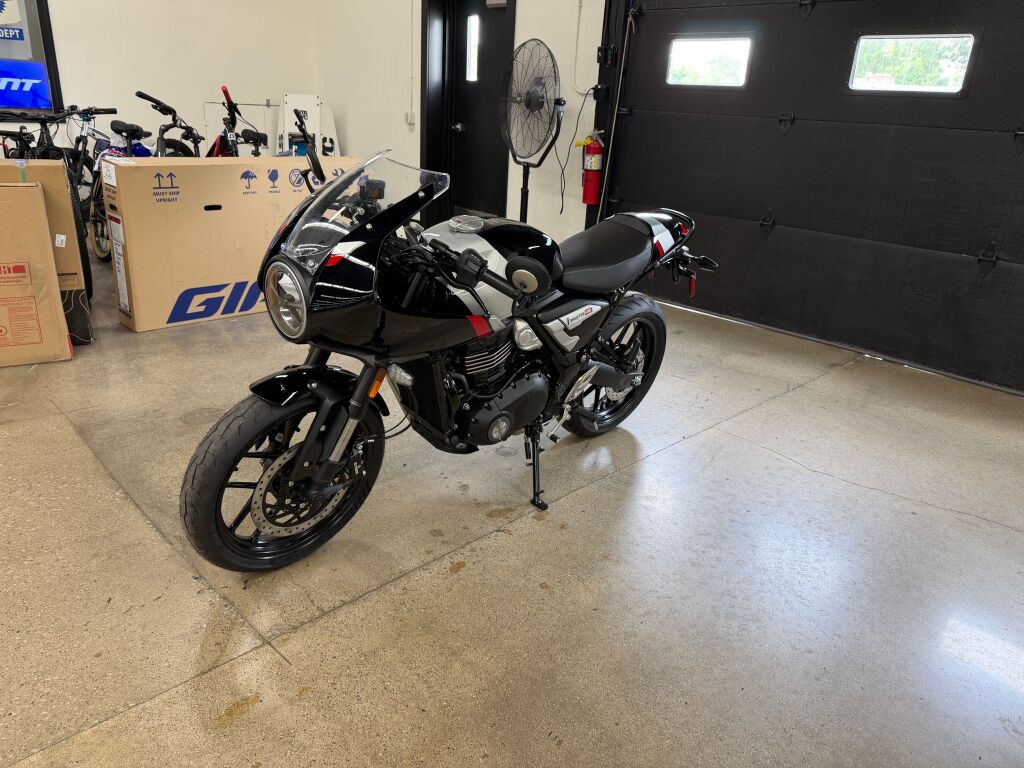 2026 Triumph Thruxton 400 Phantom Black / Aluminium Silver