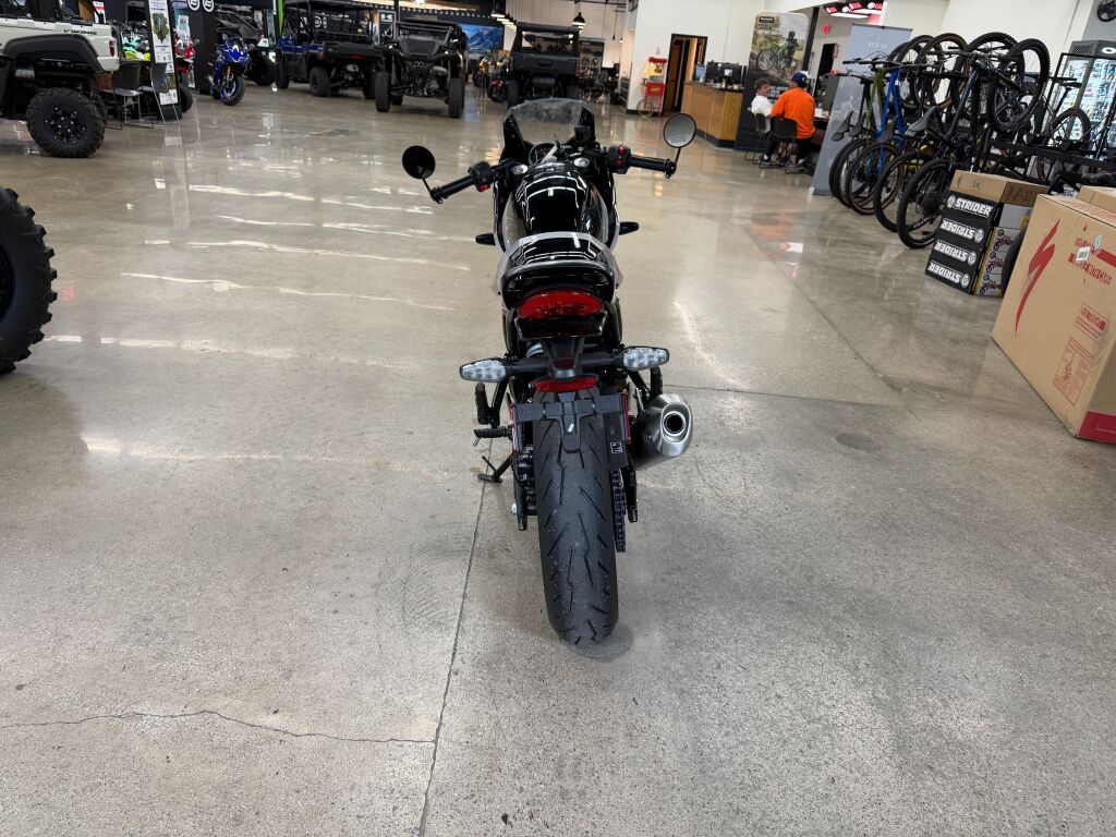 2026 Triumph Thruxton 400 Phantom Black / Aluminium Silver