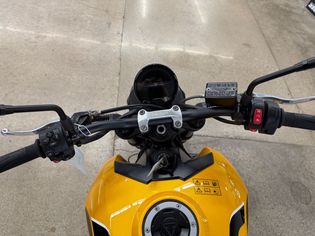 2026 Triumph Trident 660 Cosmic yellow