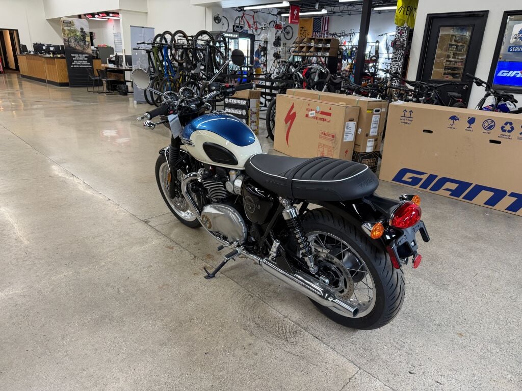 2026 Triumph Bonneville T120 Base