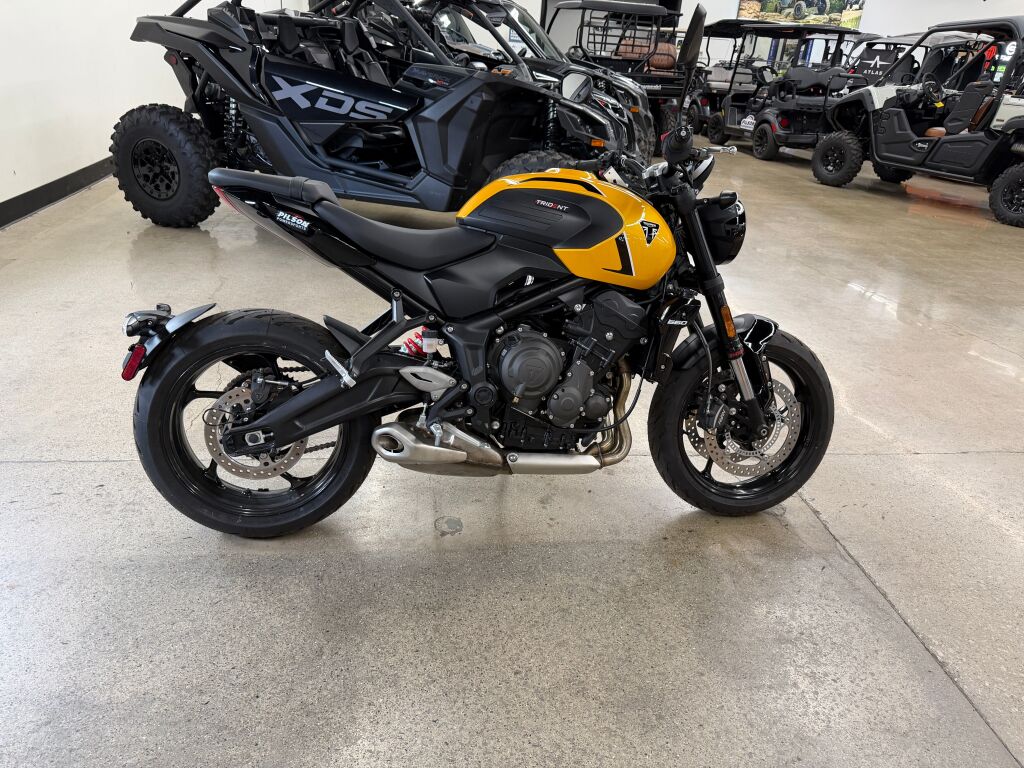 2026 Triumph Trident 660 Cosmic yellow