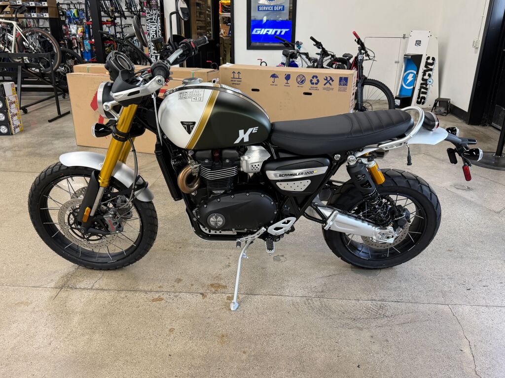 2026 Triumph Scrambler 1200 XE Sapphire black