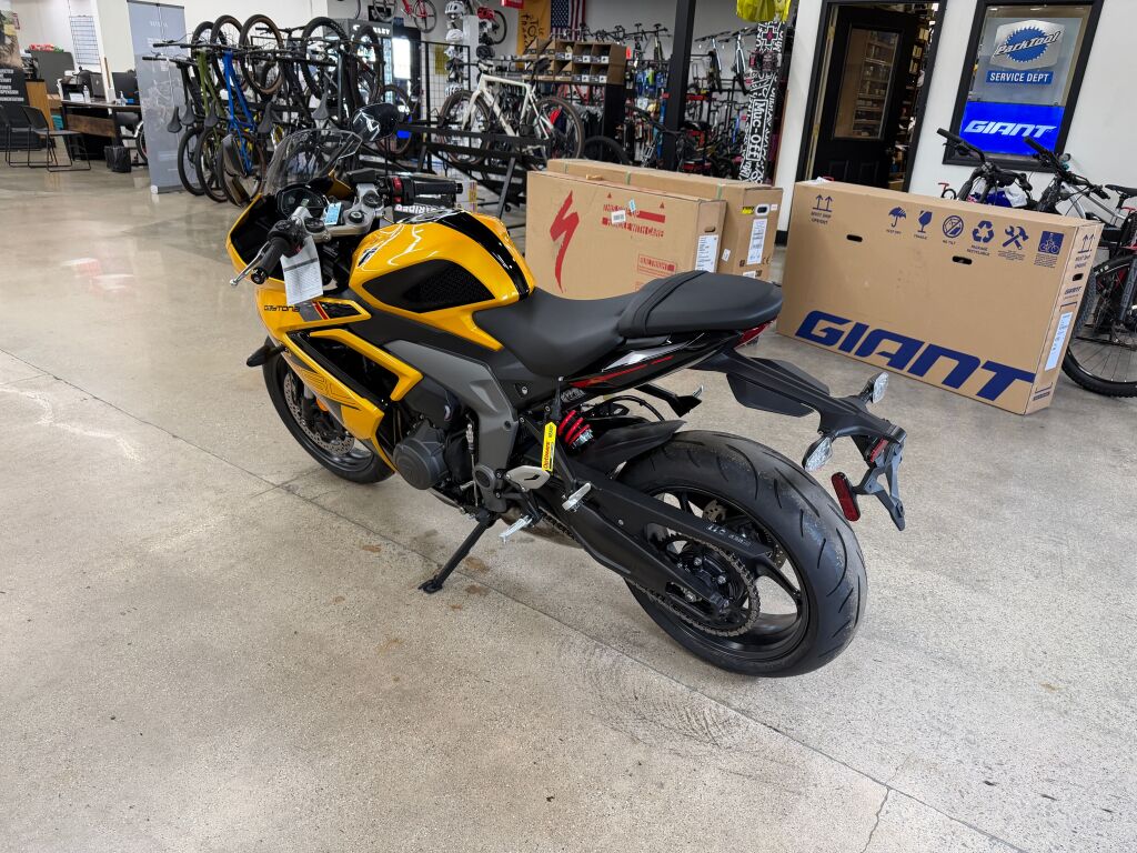 2026 Triumph Daytona 660 Sapphire Black