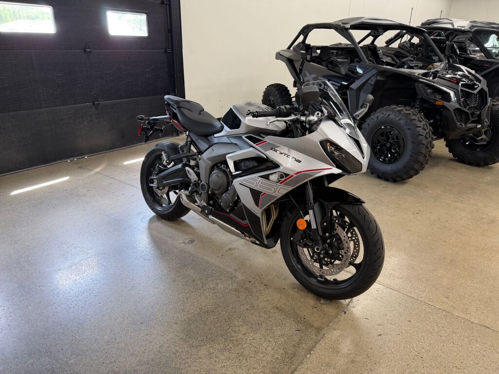 2026 Triumph Daytona 660 Sapphire Black