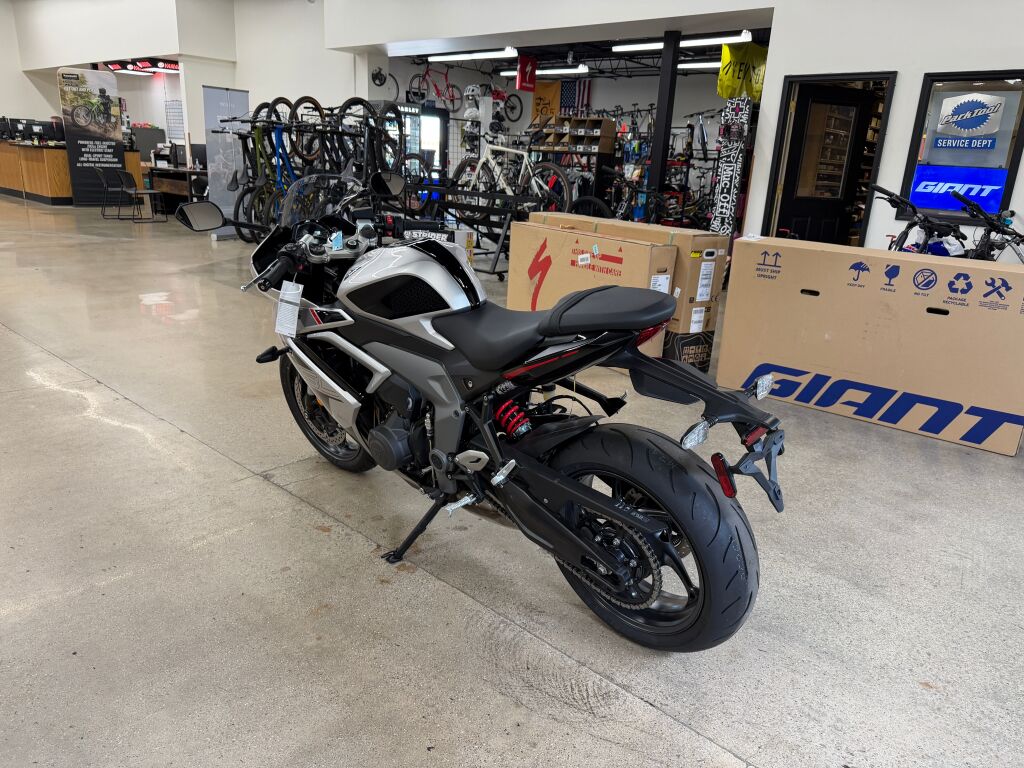 2026 Triumph Daytona 660 Sapphire Black