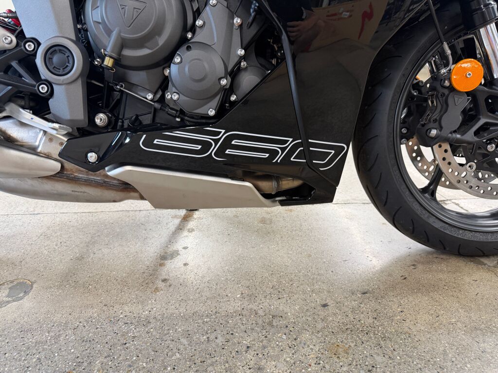 2026 Triumph Daytona 660 Sapphire Black