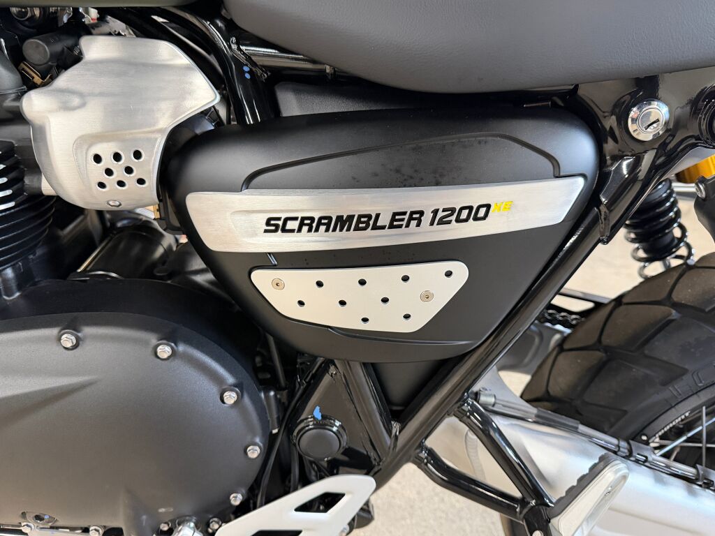 2026 Triumph Scrambler 1200 XE Sapphire black