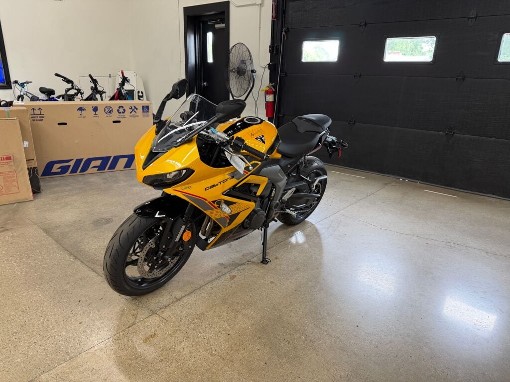 2026 Triumph Daytona 660 Sapphire Black