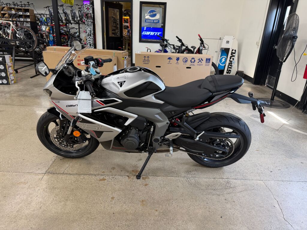 2026 Triumph Daytona 660 Sapphire Black