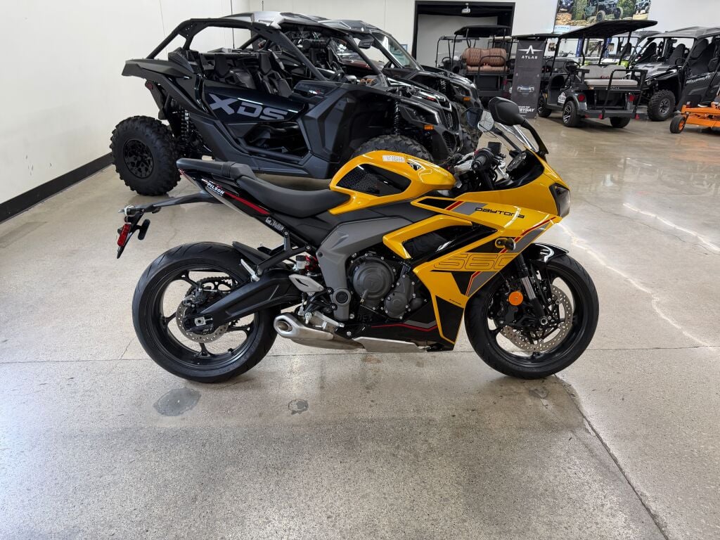 2026 Triumph Daytona 660 Sapphire Black