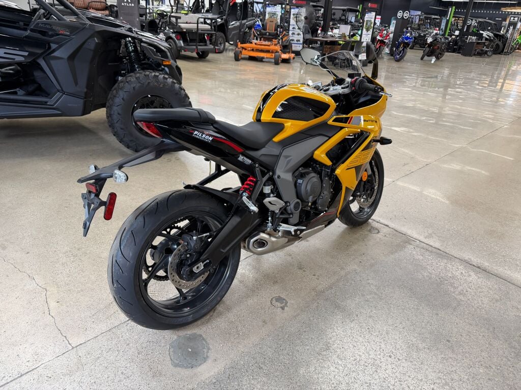 2026 Triumph Daytona 660 Sapphire Black