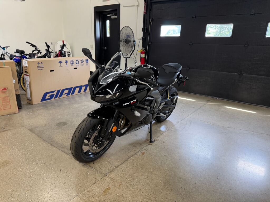 2026 Triumph Daytona 660 Sapphire Black