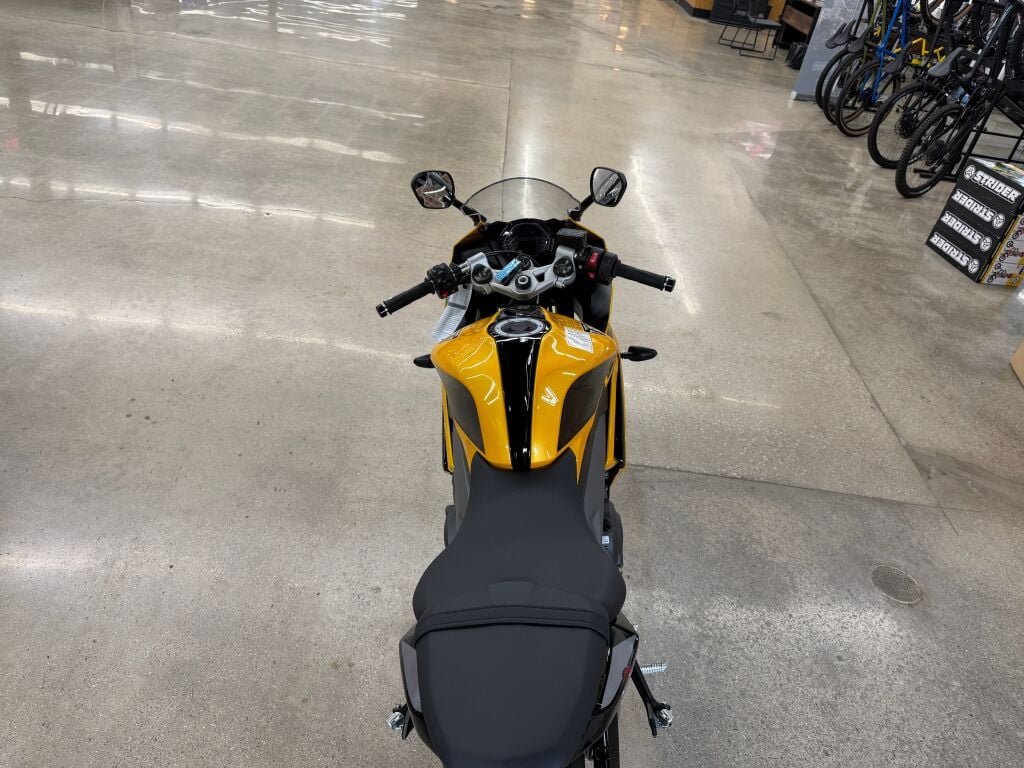 2026 Triumph Daytona 660 Sapphire Black