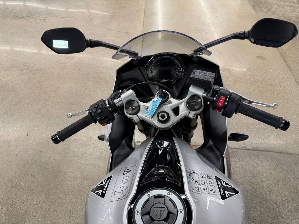 2026 Triumph Daytona 660 Sapphire Black