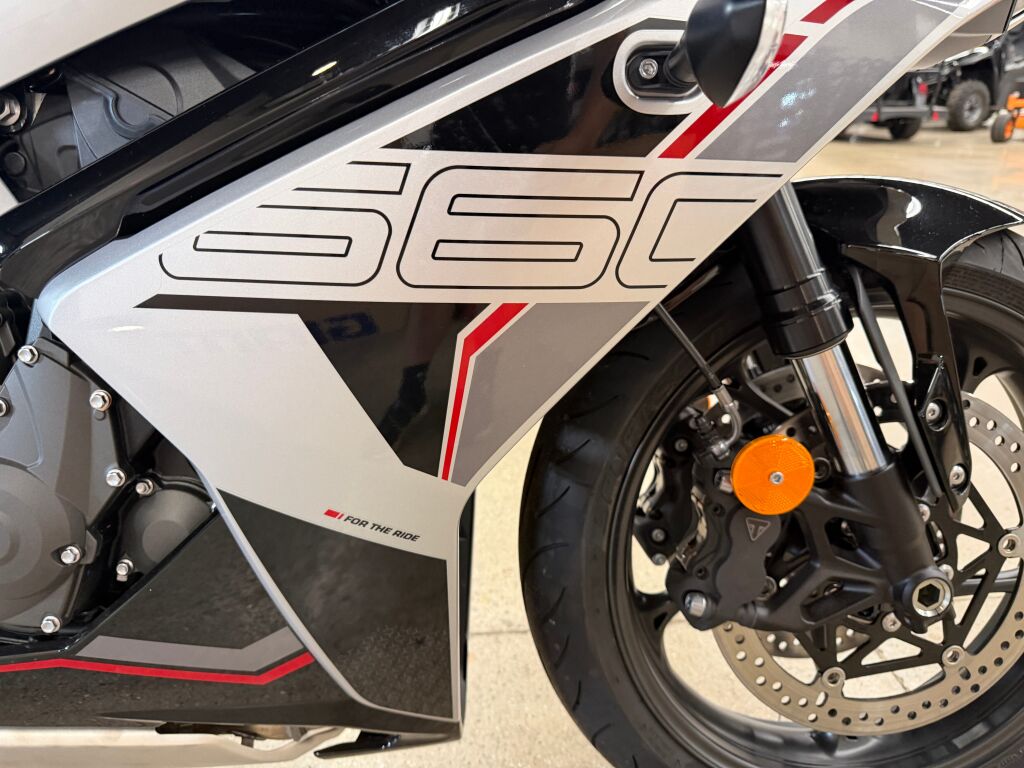 2026 Triumph Daytona 660 Sapphire Black