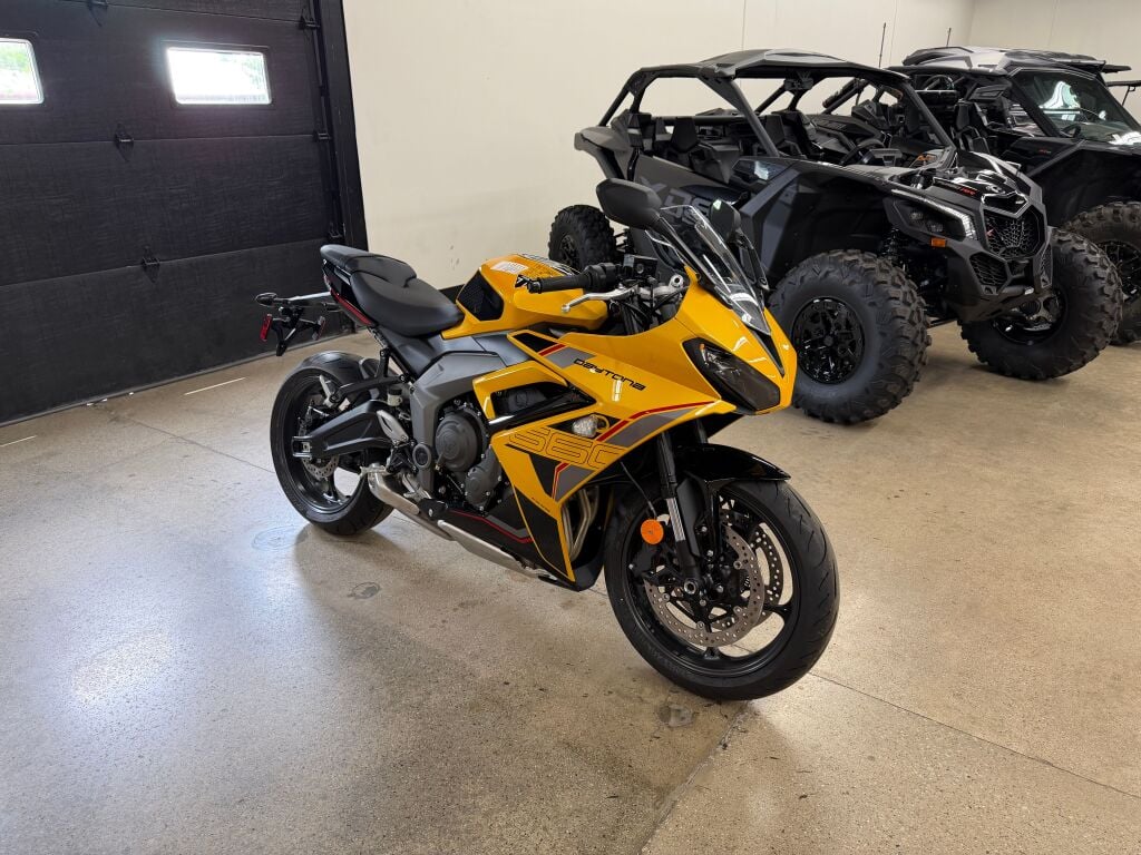 2026 Triumph Daytona 660 Sapphire Black
