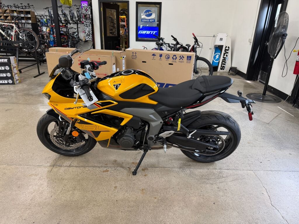 2026 Triumph Daytona 660 Sapphire Black