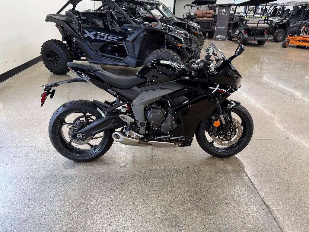 2026 Triumph Daytona 660 Sapphire Black