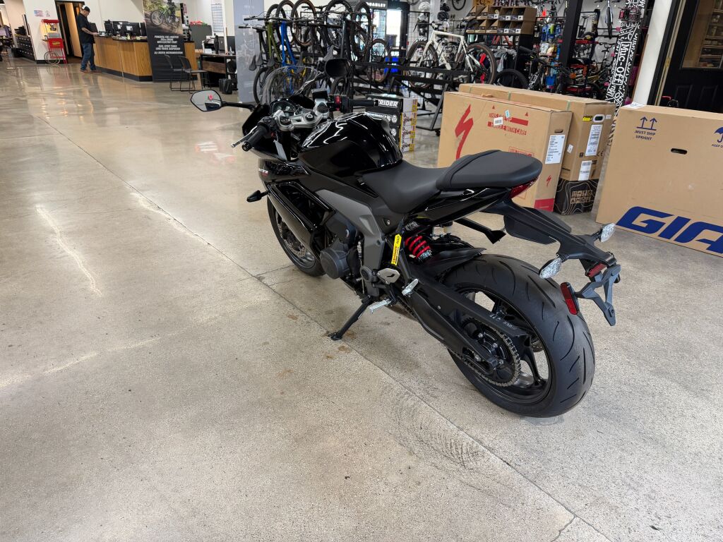 2026 Triumph Daytona 660 Sapphire Black