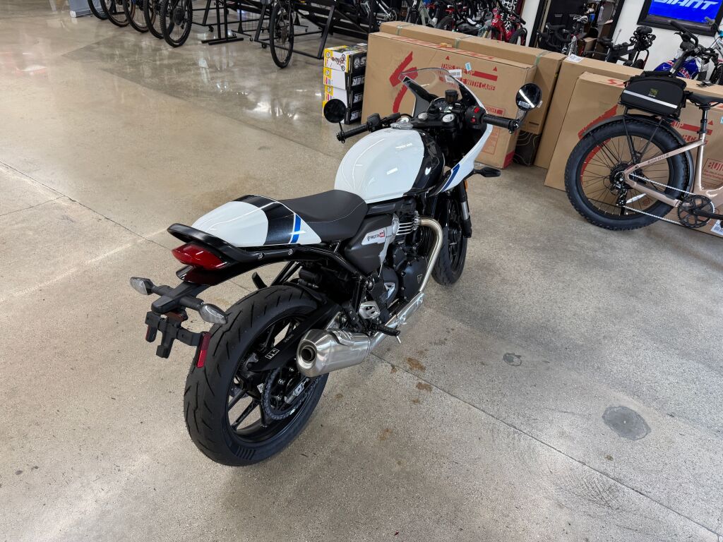 2026 Triumph Thruxton 400 Phantom Black / Aluminium Silver