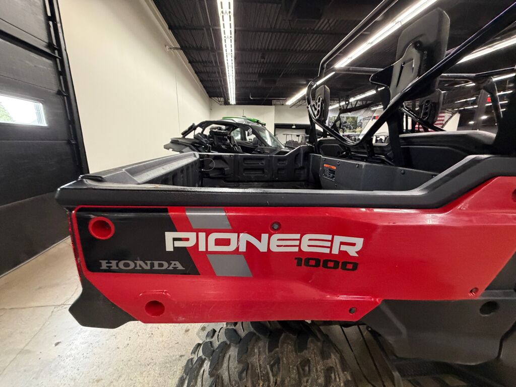 2025 Honda PIONEER 1000-6 DLX CRE
