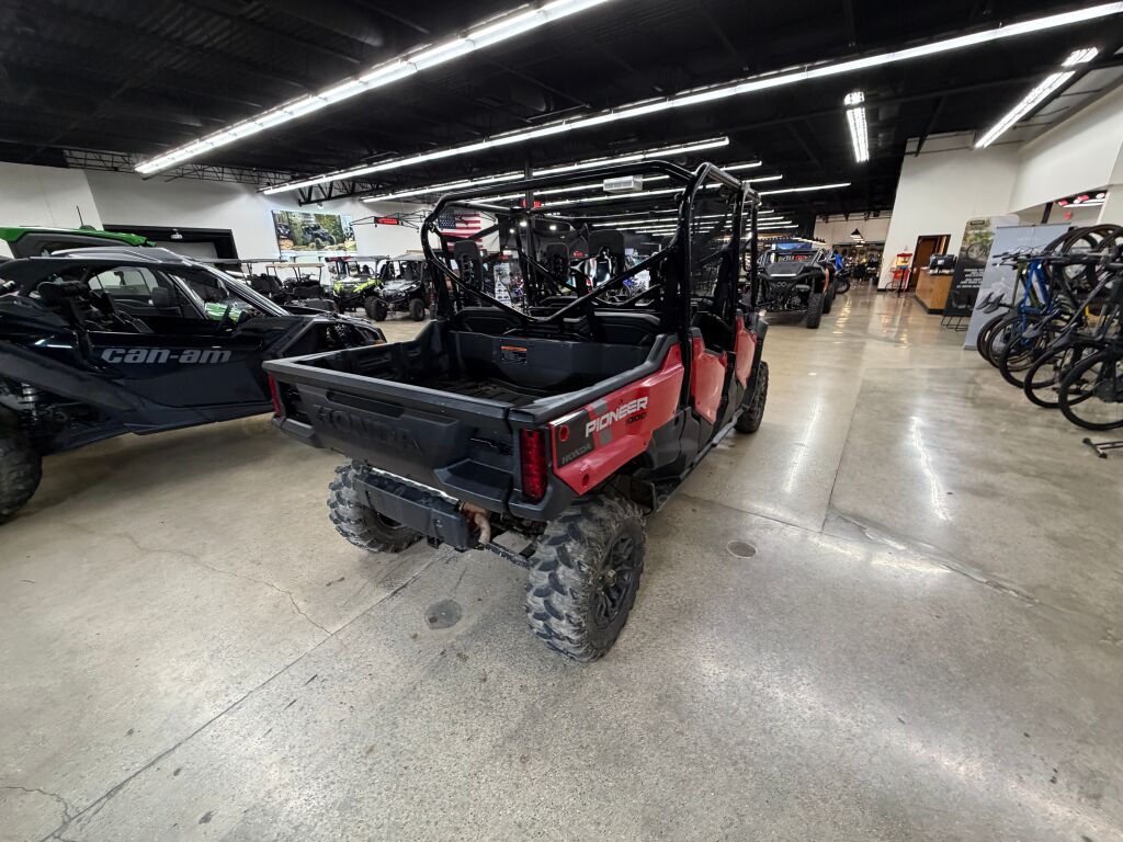 2025 Honda PIONEER 1000-6 DLX CRE