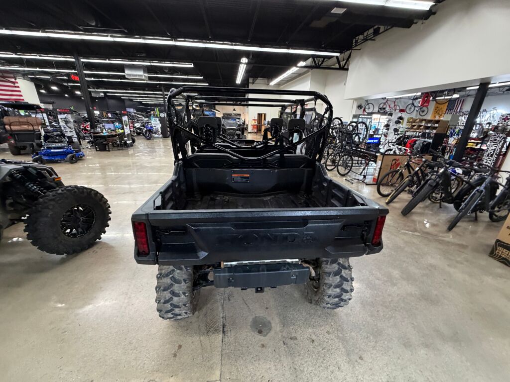 2025 Honda PIONEER 1000-6 DLX CRE