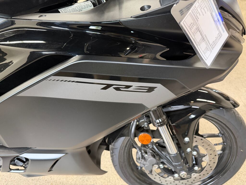 2025 Yamaha YZF R3 ABS